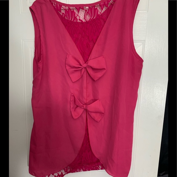 💖Really Pretty Sleeveless Pink Blouse W/ Lace and Bow Embellishments In Back💖 - Picture 2 of 8